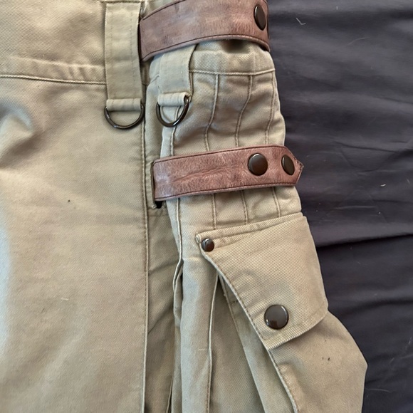 Men’s Unbranded Kilt 2XL Khaki Leather Straps Utility Kilt - Picture 7 of 9